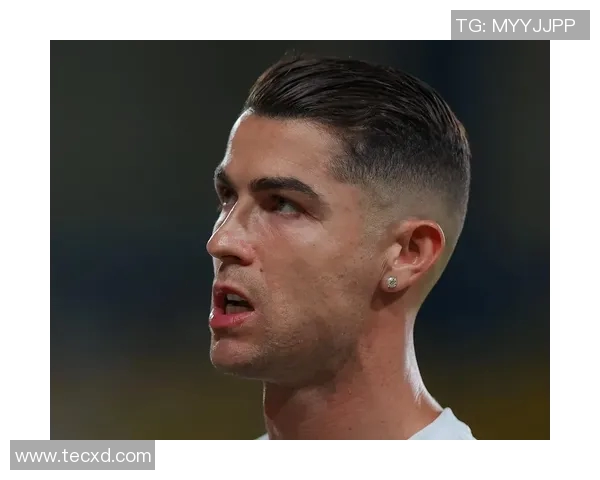 足球明星C罗在抖音分享训练日常与生活点滴引发粉丝热议 足球明星C罗在抖音分享训练日常与生活点滴引发粉丝热议