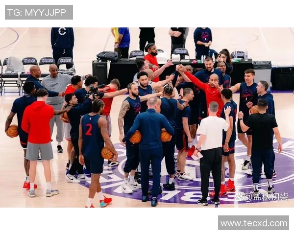 尼克斯与快船激战正酣球迷期待精彩对决与惊喜表现 尼克斯与快船激战正酣球迷期待精彩对决与惊喜表现